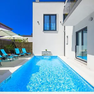 Apartment Valla With Free Bikes, Fažana